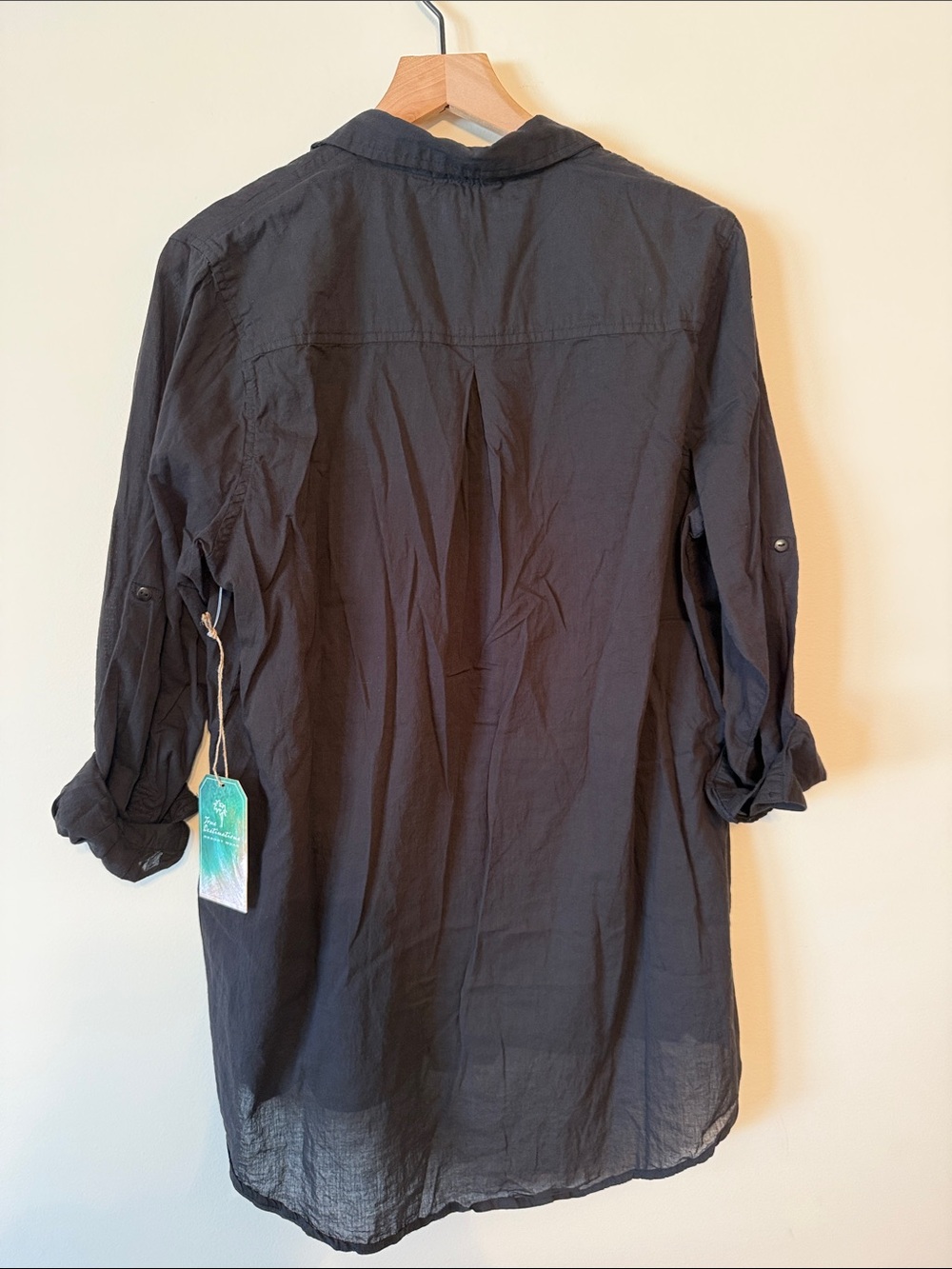 TRUE DESTINATIONS Lightweight Black Women's Swim Coverup Shirt - Picture 2 of 7